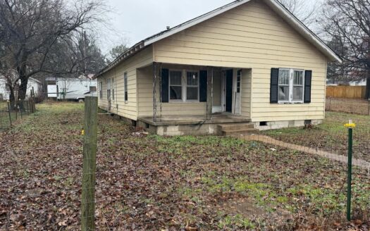 409 W 5th St, Corning, AR 72422