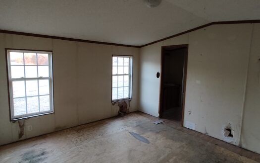 13202 N 7th St, Lead Hill, AR 72644