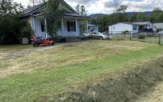 307 SW May Ave, Coeburn, VA 24230